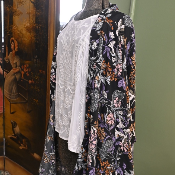 NWOT BCBG Kimono - Picture 4 of 4